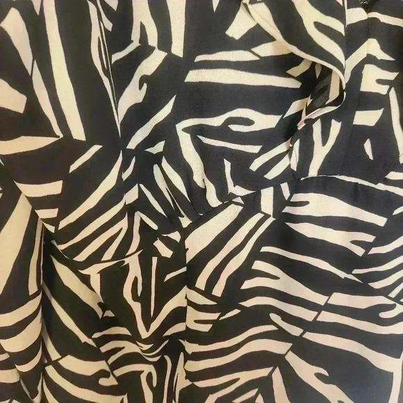 Reitman's Signature Plus Size V-Front & Back Polyester Ruffle Blouse Size 2x - Picture 7 of 13